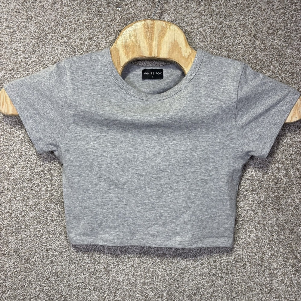 White Fox Shirt Womens Small Gray Cropped Crew Neck Short Sleeve Tee Top Basic